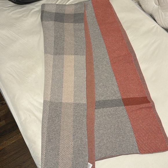 NWOT Banana Republic wrap/scarf - Picture 4 of 5